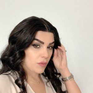 Meet your Posher, Mona